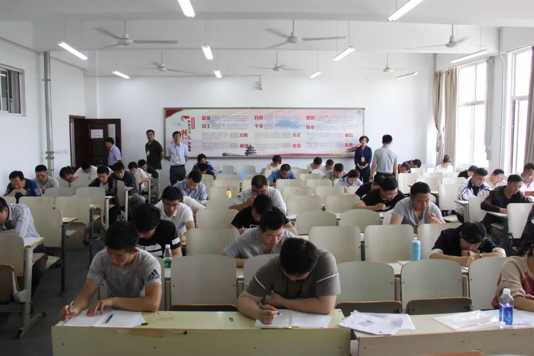 學(xué)生能考二級建造師嗎在校大學(xué)生能考二級建造師嗎,有什么壞處  第1張
